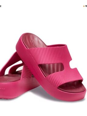 Crocs Getaway Groove Platform Sandals in Fuschia Pink, size 8